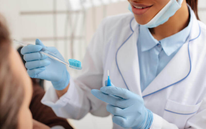 foto mondzorg tandarts en patient